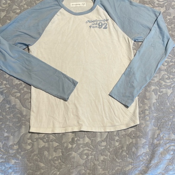 Abercrombie Kids Blue and White T-Shirt - Picture 3 of 3